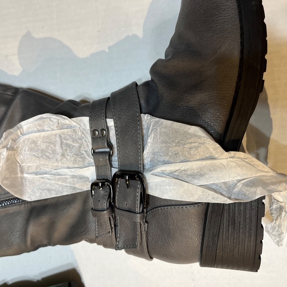 Gray Knee High Chunky Sole Boots Dream Pairs Atlanta New in Box - Picture 4 of 8